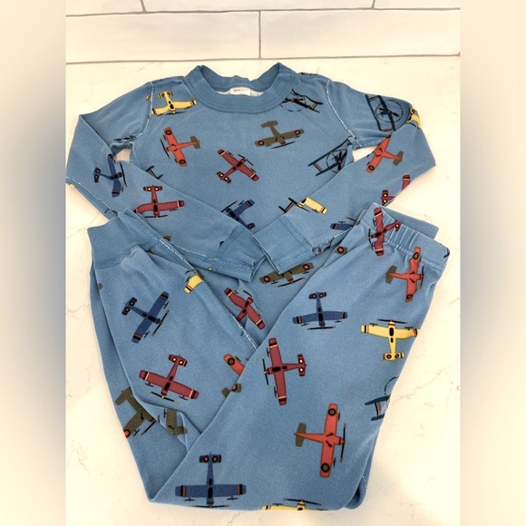 Hanna Andersson Other - Hanna Andersson Pajamas Airplanes. Blue. Size 120 (6-7). Set. Top and bottom.